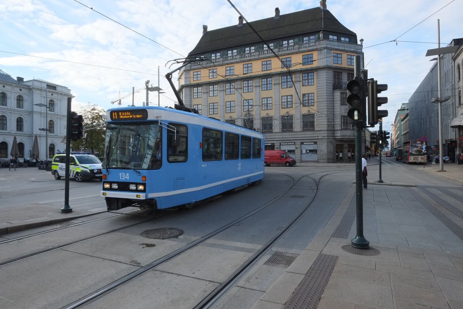 Blå trikk i Oslo sentrum